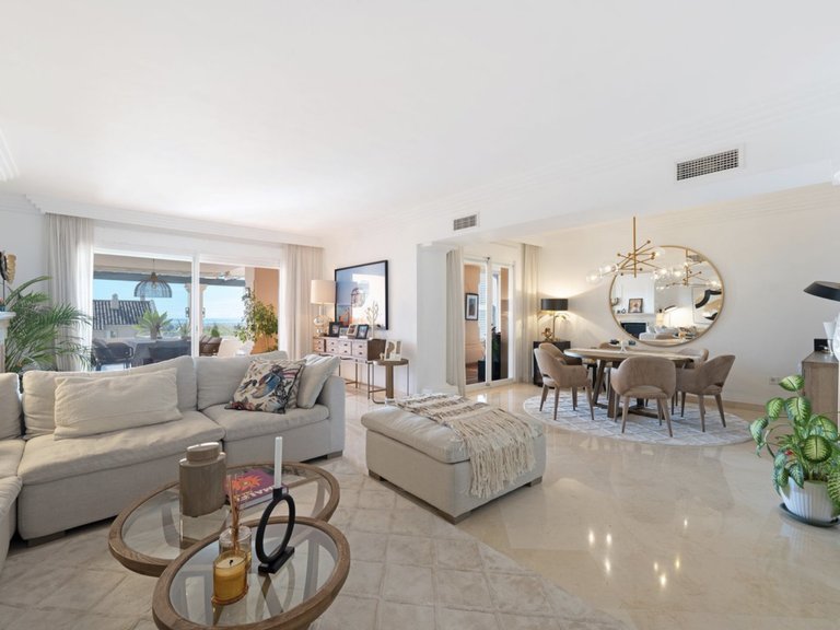 Apartamento de tres dormitorios en Albatross Hill, Nueva Andalucía 2