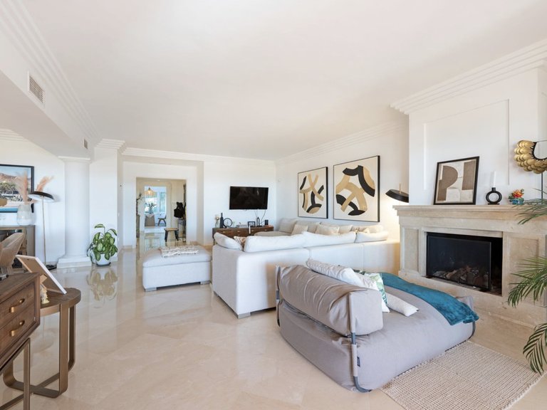 Apartamento de tres dormitorios en Albatross Hill, Nueva Andalucía 3