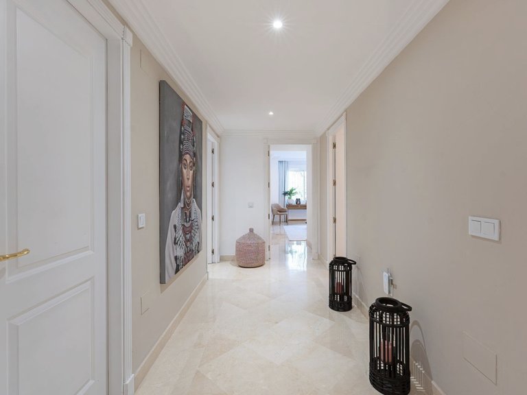 Apartamento de tres dormitorios en Albatross Hill, Nueva Andalucía 7