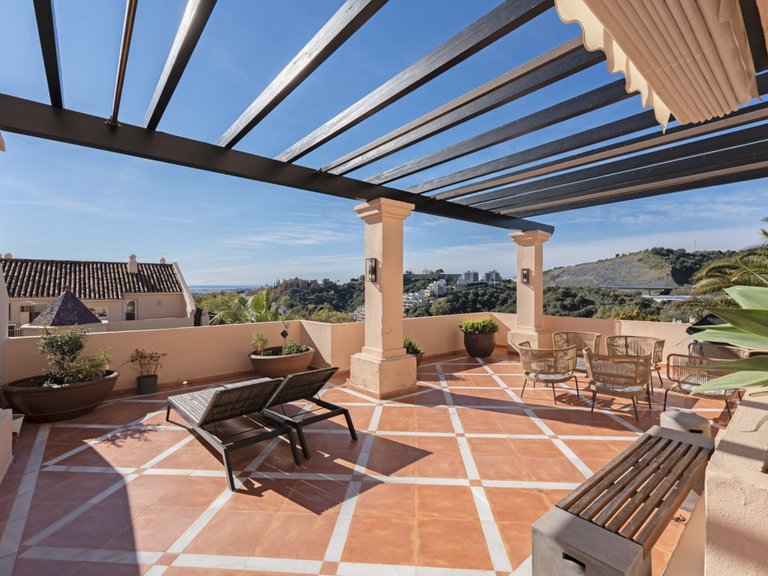 Apartamento de tres dormitorios en Albatross Hill, Nueva Andalucía 12