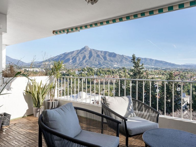 Penthouse for Sale in Marbella, Malaga 1