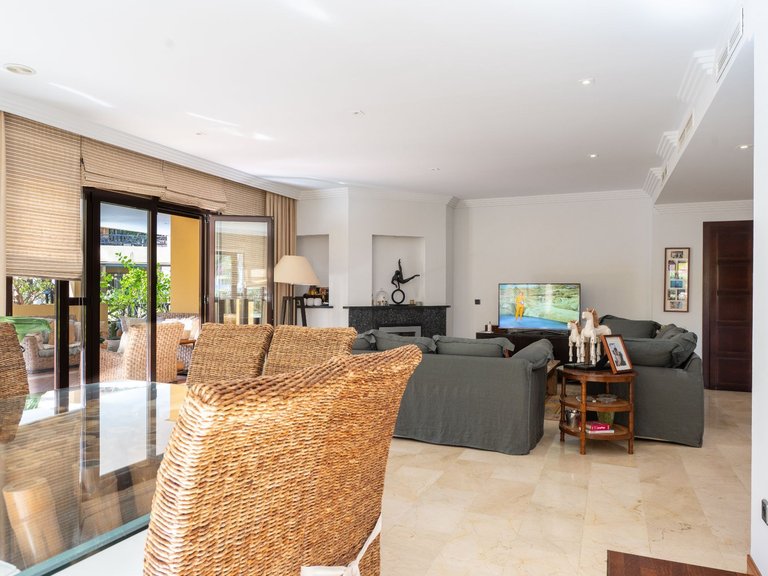 Apartamento en planta baja en Puerto Banús 26