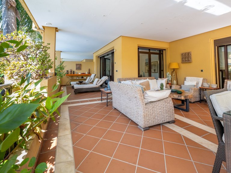 Apartamento en planta baja en Puerto Banús 23