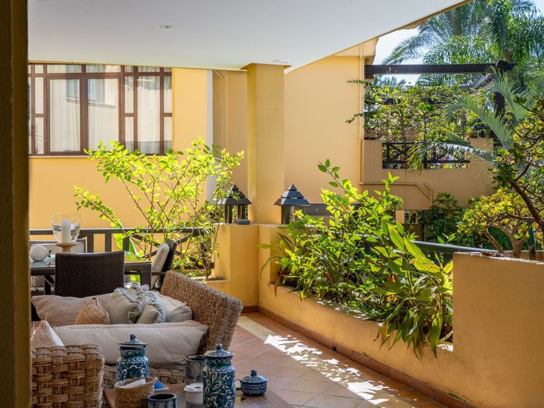 Apartamento en planta baja en Puerto Banús 35