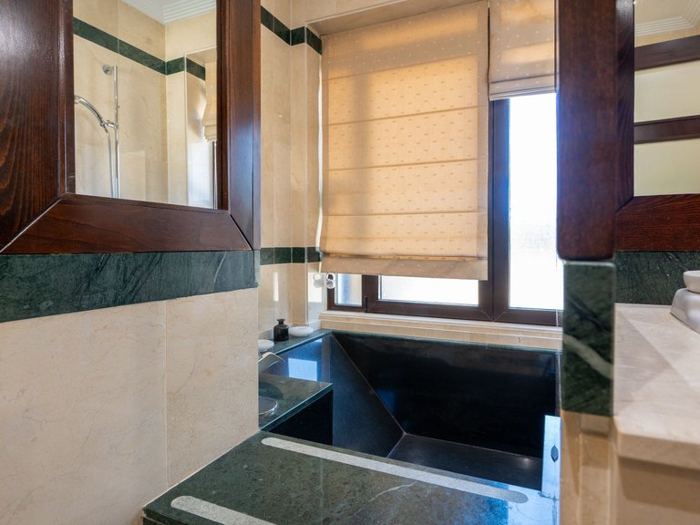 Apartamento en planta baja en Puerto Banús 9