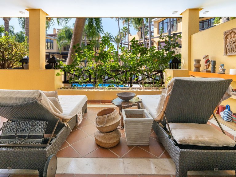 Apartamento en planta baja en Puerto Banús 17