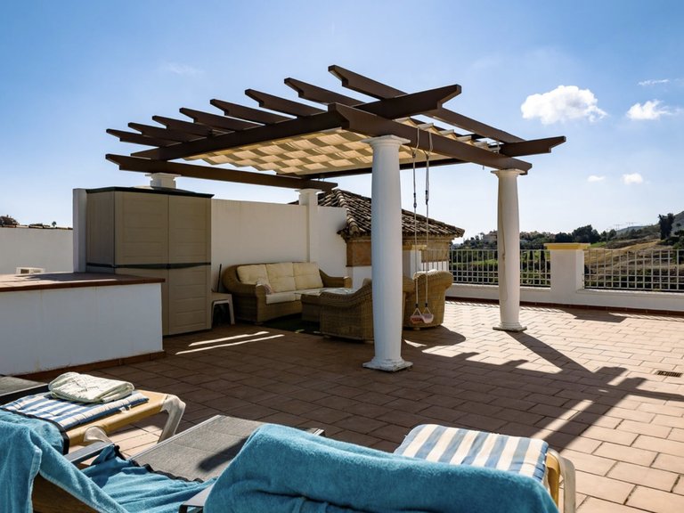 Excellent Investment – Penthouse with Private Rooftop Terrace in La Torre, Los Arqueros Golf 1