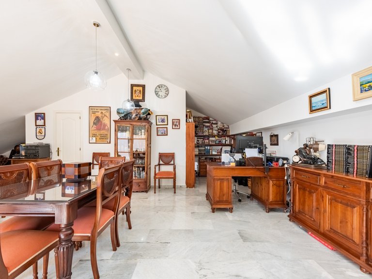 Spacious duplex penthouse for sale 23