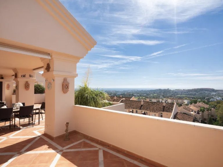 Duplex penthouse in Albatross Hill, Nueva Andalucia 1