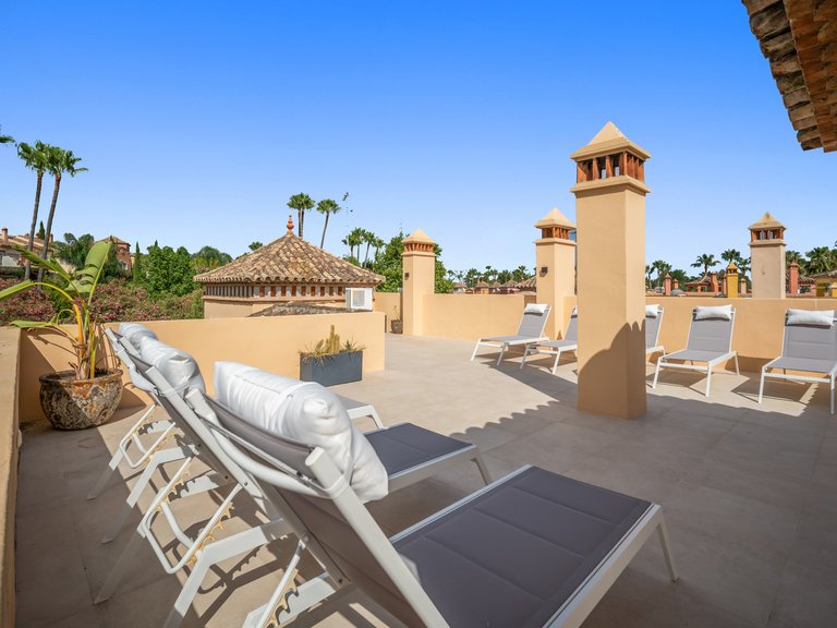 Parhus i ett gated complex av Vasari Resort. 2