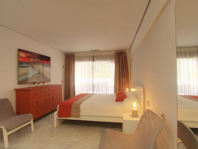 Elegant 3-Bedroom Ground Floor Apartment in Prime Beachfront Community – Golden Beach, Elviria 14