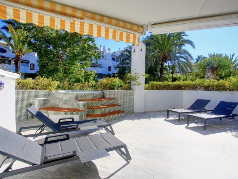 Elegant 3-Bedroom Ground Floor Apartment in Prime Beachfront Community – Golden Beach, Elviria 2