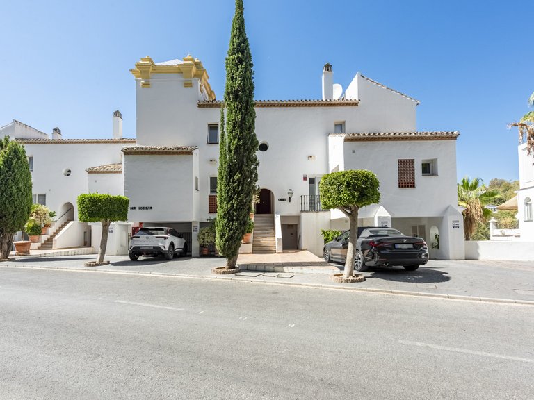 Apartment for Sale in Benahavis, Malaga 18