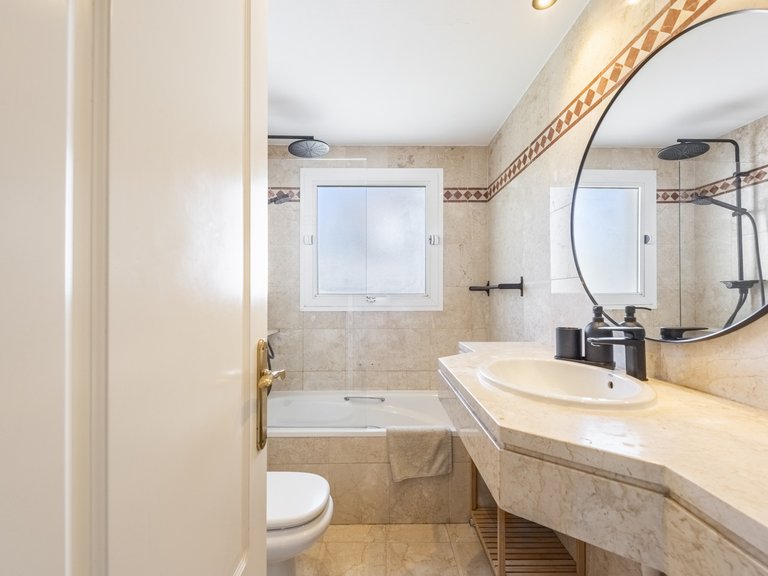 Apartment for Sale in Benahavis, Malaga 14