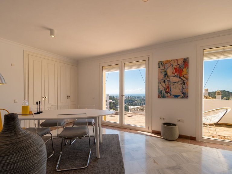 Radhus i La Heredia 27