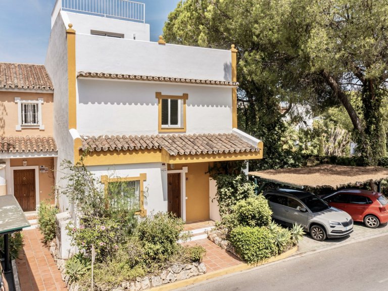 Town House for Sale in Benahavis, Malaga, La Quinta Golf 18