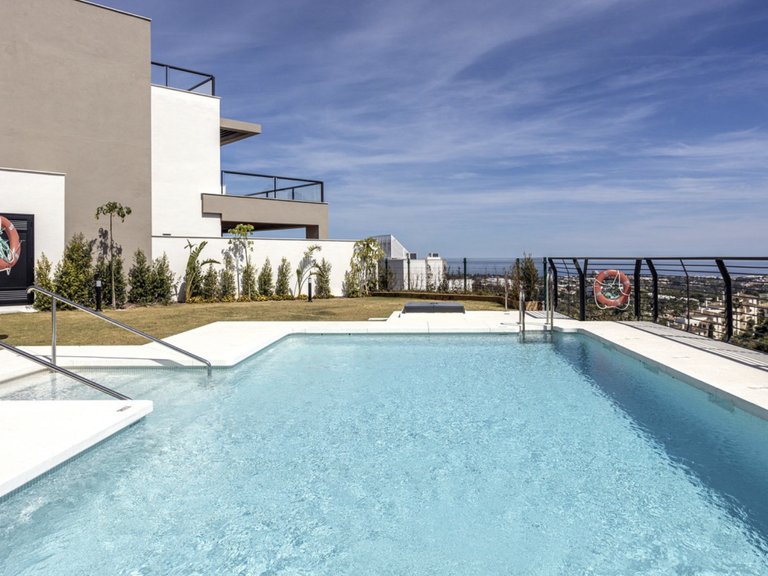 Elegant 2-Bedroom Apartment with Breathtaking Panoramic Views in Marbella 1