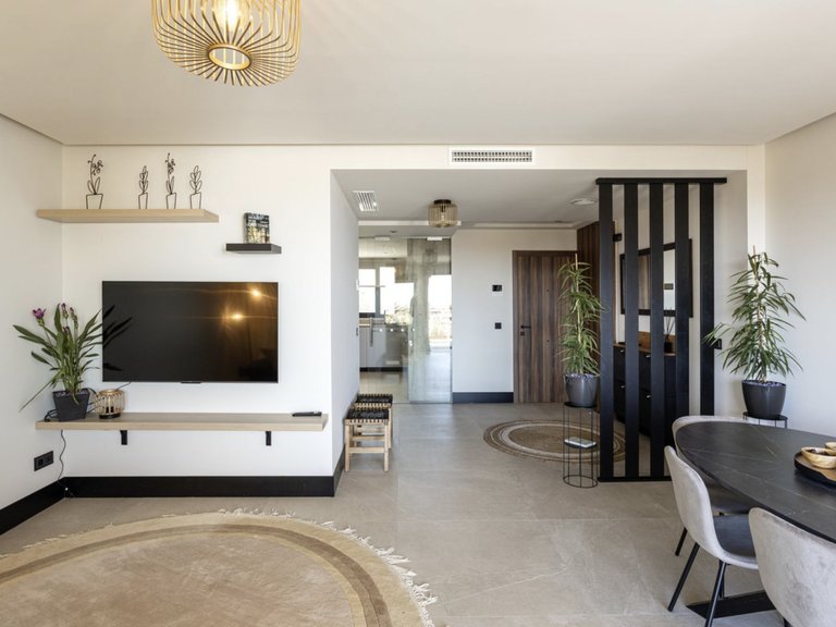 Elegant 2-Bedroom Apartment with Breathtaking Panoramic Views in Marbella 5