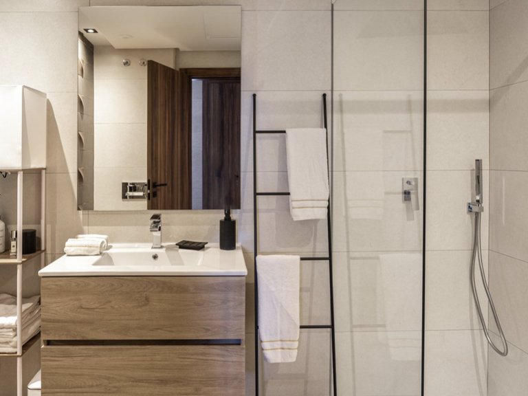 Elegant 2-Bedroom Apartment with Breathtaking Panoramic Views in Marbella 8