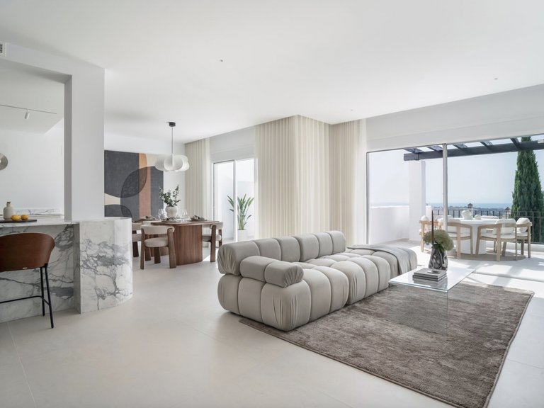 Prestigious corner duplex with panoramic sea views 5