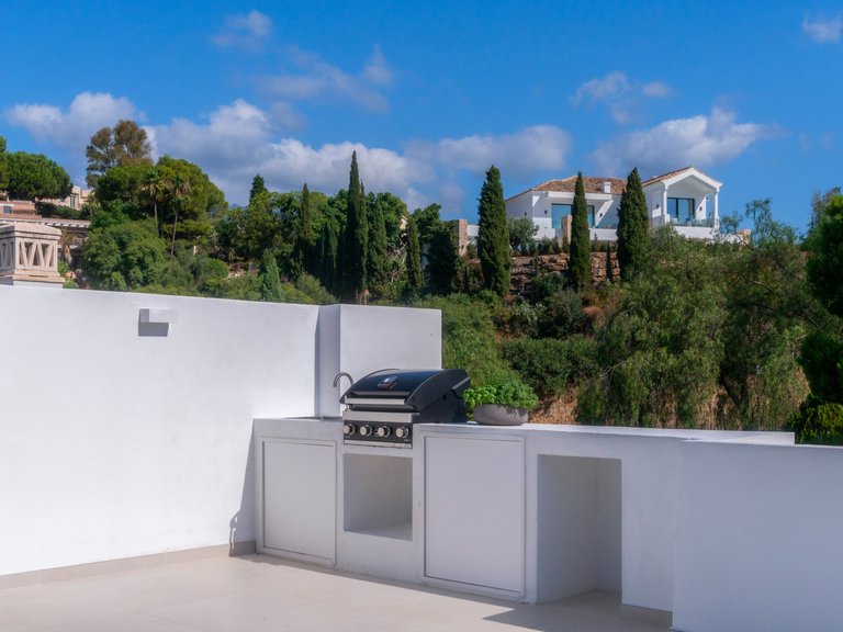 Elegante ático de dos plantas con piscina privada y vistas panorámicas – La Quinta, Benahavís 31