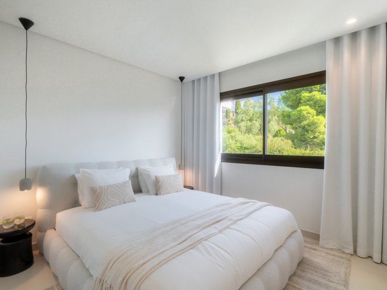 Elegante ático de dos plantas con piscina privada y vistas panorámicas – La Quinta, Benahavís 6