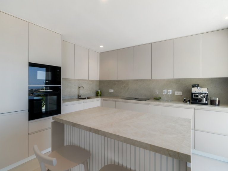 Elegante ático de dos plantas con piscina privada y vistas panorámicas – La Quinta, Benahavís 23