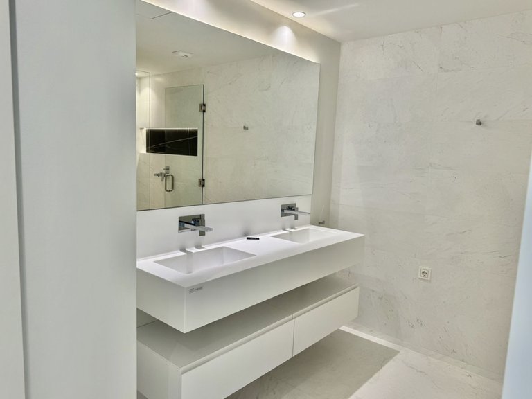 Elegancia Contemporánea con Vistas Panorámicas en Palo Alto, Marbella 6