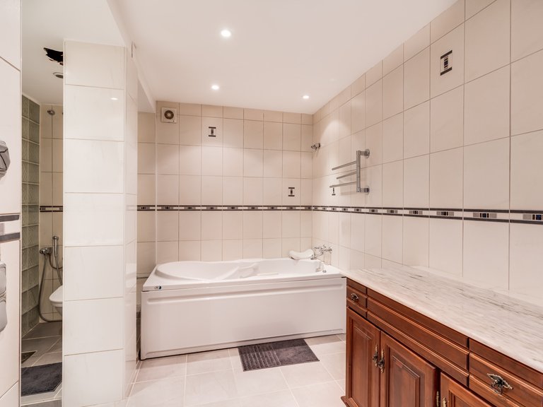 Apartment for Sale in Estepona, Malaga 11