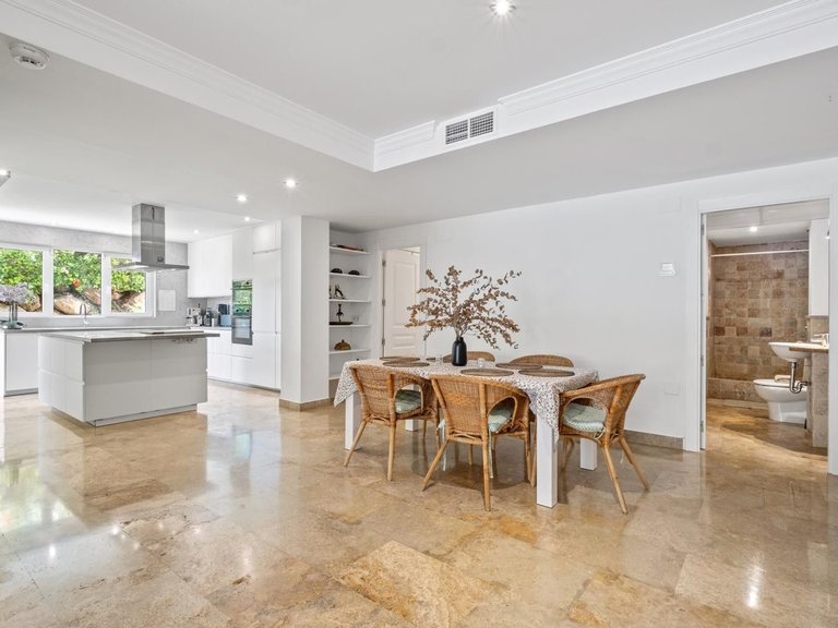 Apartment for Sale in Marbella, Malaga 25