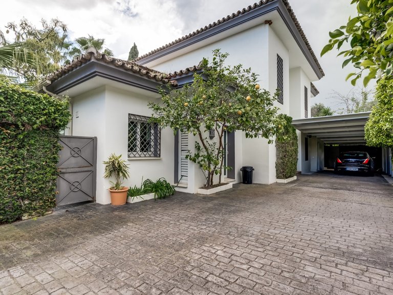 Villa for Sale in Marbella, Malaga 28