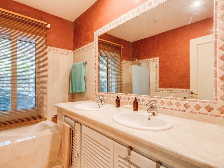 Villa for Sale in Marbella, Malaga 13