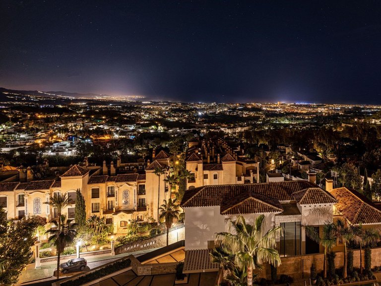 Middle Floor Apartment in Benahavís 26