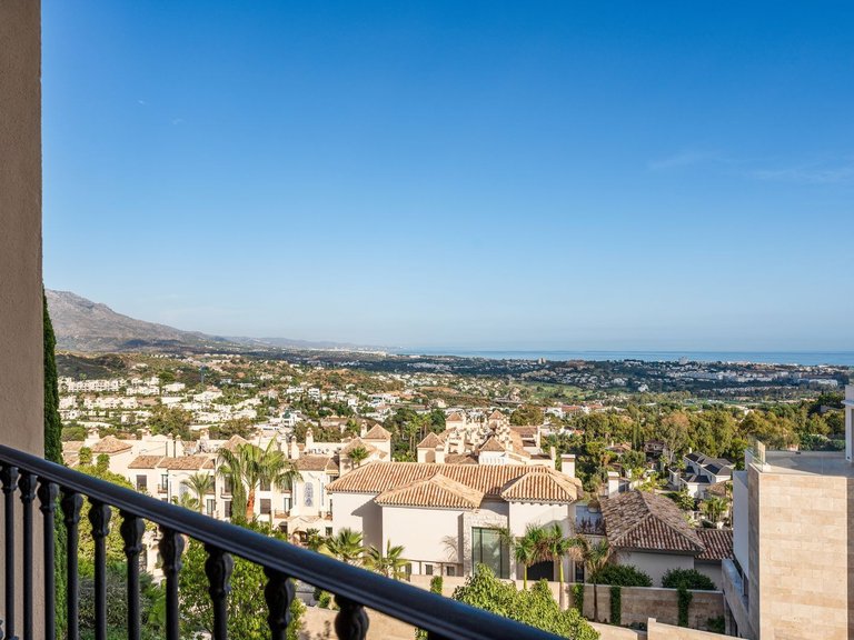 Middle Floor Apartment in Benahavís 22