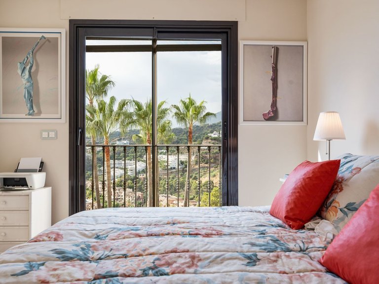 Middle Floor Apartment in Benahavís 17