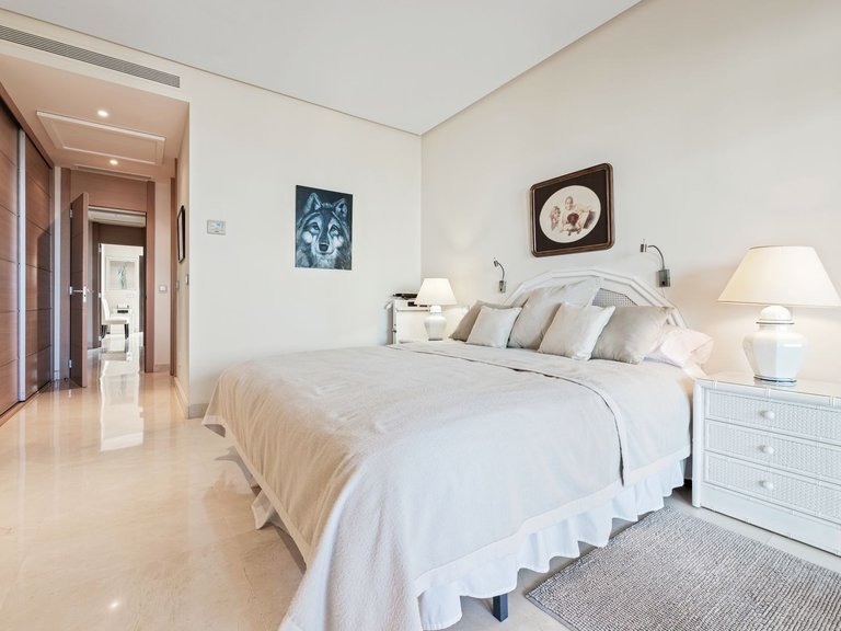 Middle Floor Apartment in Benahavís 13