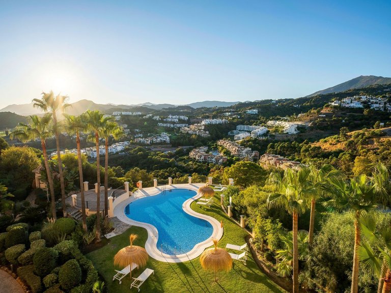 Middle Floor Apartment in Benahavís 1