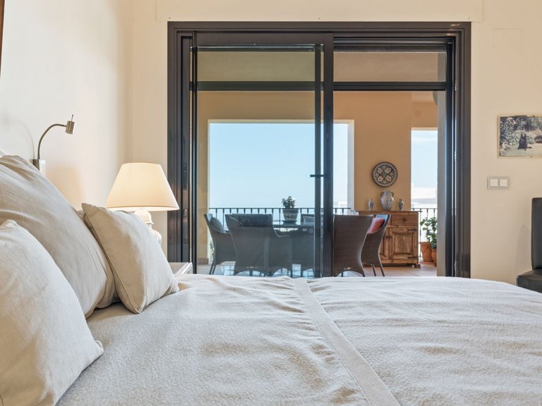 Middle Floor Apartment in Benahavís 14