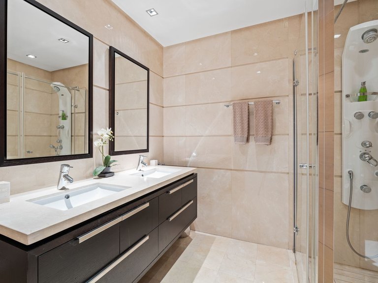 Middle Floor Apartment in Benahavís 18