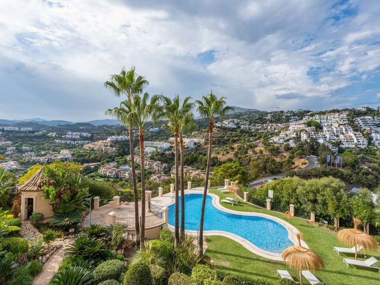 Middle Floor Apartment in Benahavís 12