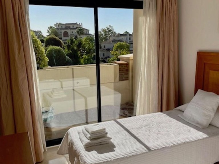 Middle Floor Apartment in Benahavís 11