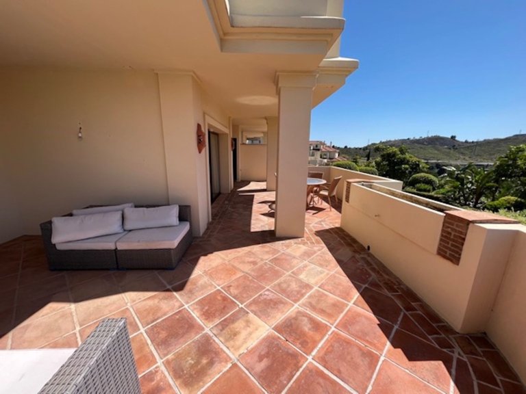 Middle Floor Apartment in Benahavís 3