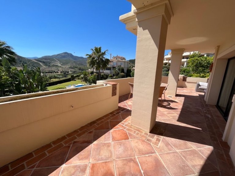 Middle Floor Apartment in Benahavís 12