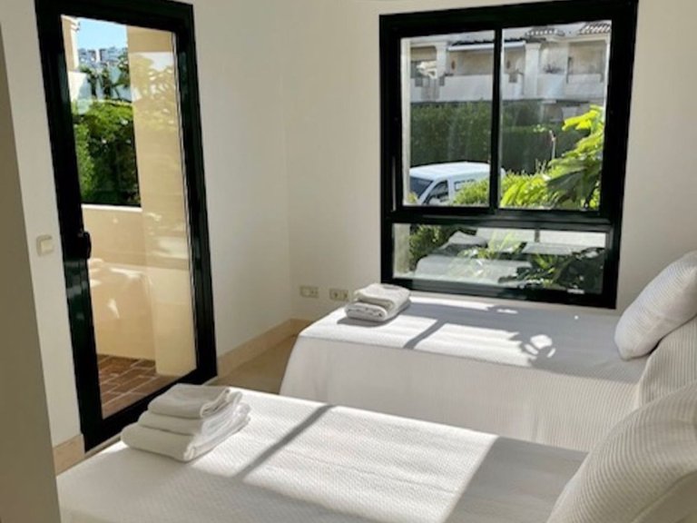 Middle Floor Apartment in Benahavís 8