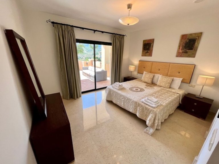 Middle Floor Apartment in Benahavís 18