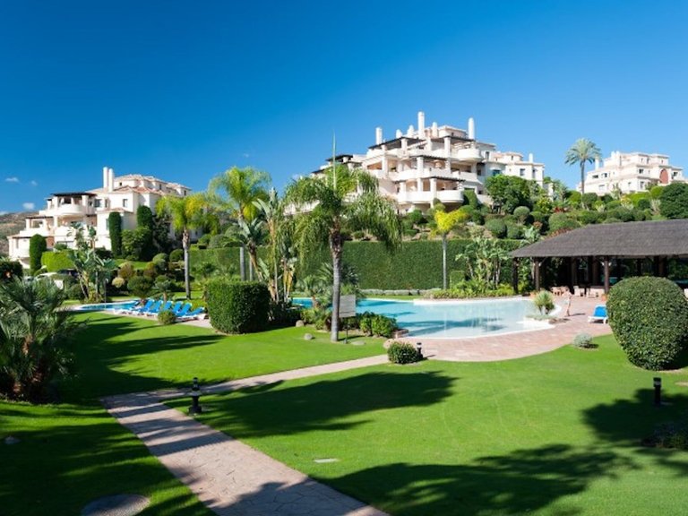 Middle Floor Apartment in Benahavís 22