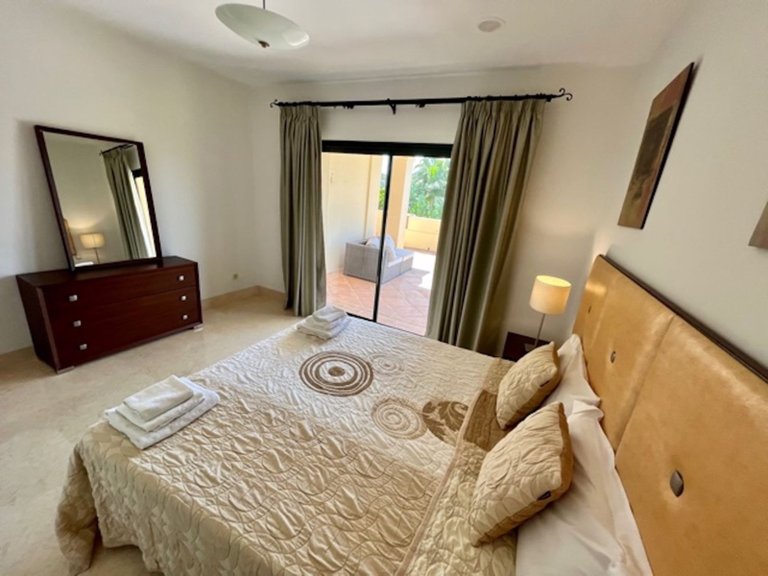 Middle Floor Apartment in Benahavís 20