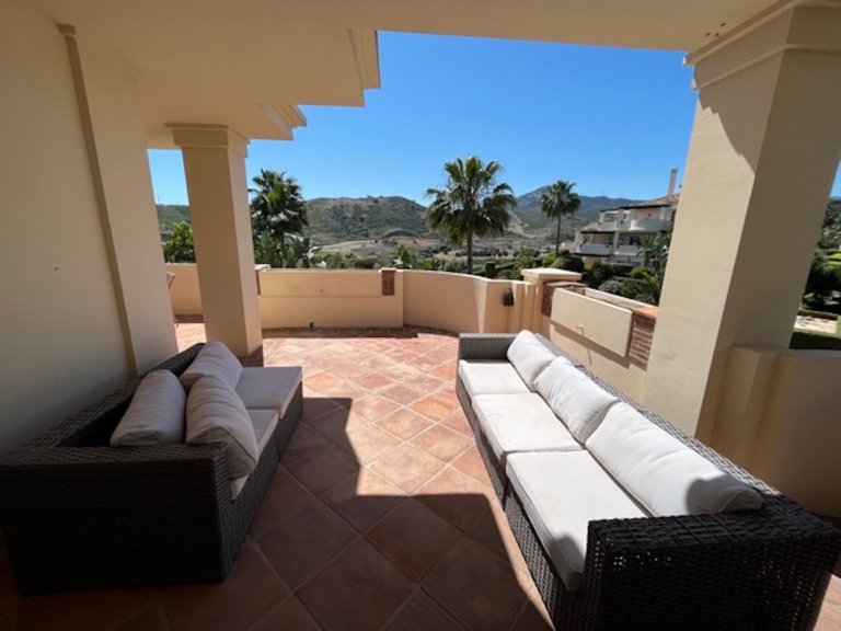 Middle Floor Apartment in Benahavís 4