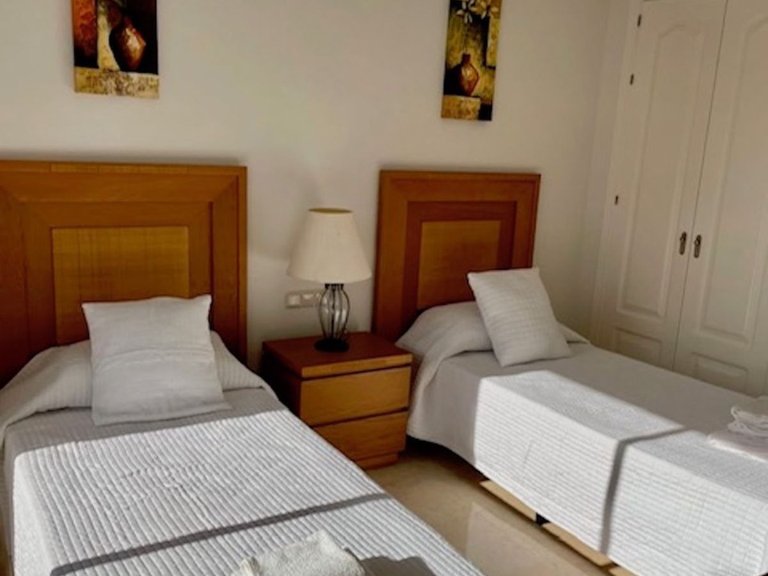 Middle Floor Apartment in Benahavís 10