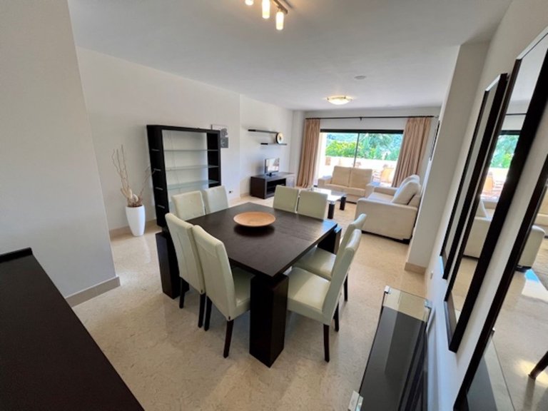 Middle Floor Apartment in Benahavís 15